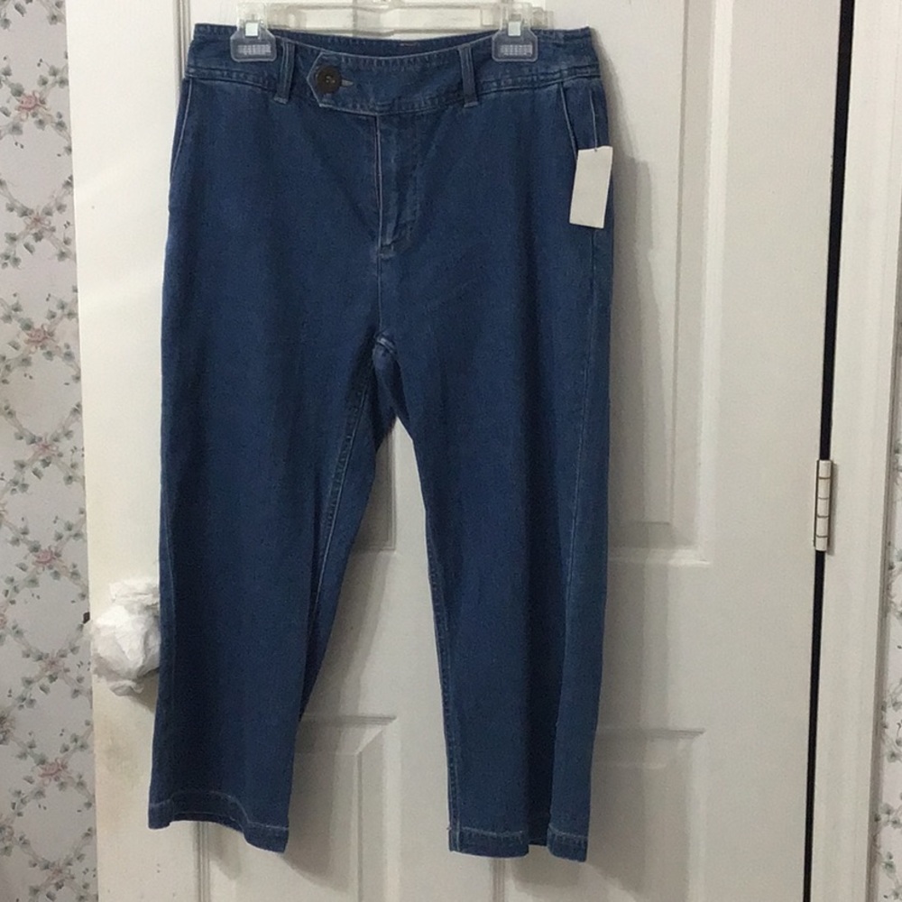 Casual Blue Denim Capri Pants w/ Wide Waistband & Large Back Pockets